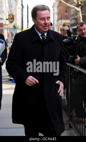 Le directeur de Tottenham Hotspur, Harry Redknapp, quitte le tribunal de la ville de Westminster, à Londres, où il a comparu, accusé d'évasion fiscale. Banque D'Images