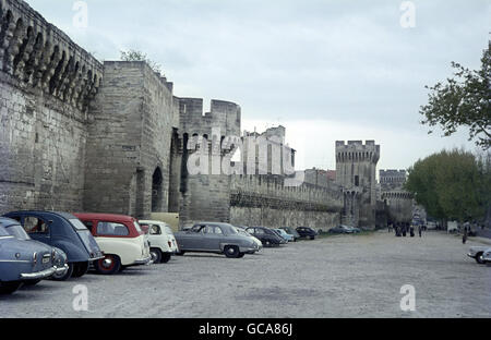 Géographie / Voyage, France, Avignon, Palais du pape (siège des papes 1309 - 1376), vue extérieure, années 1960, droits additionnels-Clearences-non disponible Banque D'Images