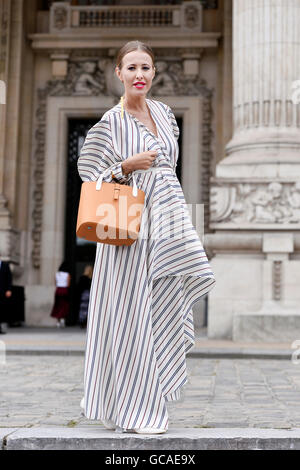 Ksenia Sobchak en dehors de Chanel, Fashion Week de Paris, Paris 2016 Haure Couture Banque D'Images