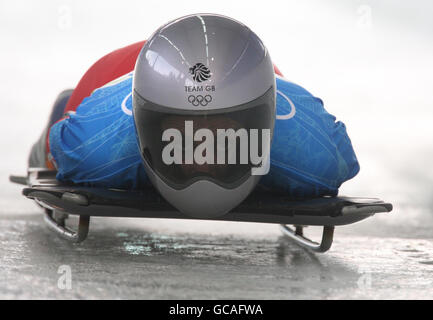 Shelley Rudman en Grande-Bretagne pendant une course d'entraînement sur la piste de skeleton au Whistler Sliding Centre, Whistler, Canada. Banque D'Images