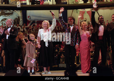 DAME VERA LYNN & CLIFF RICHARD Banque D'Images