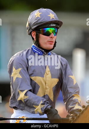 Courses hippiques - Ladies Night - Hippodrome de Nottingham. Adrian Nicholls, Jockey Banque D'Images