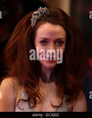 Olivia Grant arrive pour les Orange British Academy film Awards, à l'Opéra Royal de Londres. Banque D'Images