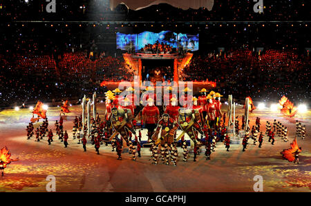 Les interprètes ont fait la cérémonie de clôture des Jeux olympiques d'hiver de 2010 au stade BC, à Vancouver, au Canada. Banque D'Images