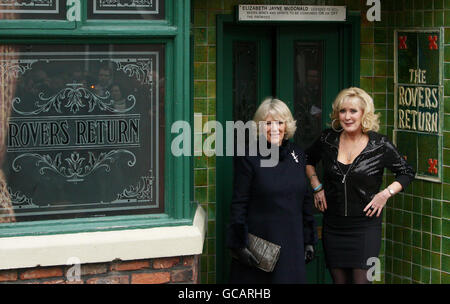 La duchesse de Cornouailles visites Coronation Street - Manchester Banque D'Images