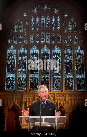 Le Prince de Galles prononce un discours lors d'une visite au St mellitus College de l'église St Paul, à Londres. Banque D'Images