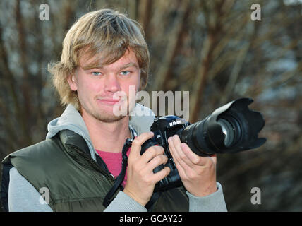 Gareth Copley, photographe de l'Association de la presse, qui a remporté la section Sports action du concours World Press photo pour sa photo du batteur d'Angleterre Jonathan Trott en train d'être à court pendant le cinquième test des cendres au Brit Oval. Banque D'Images