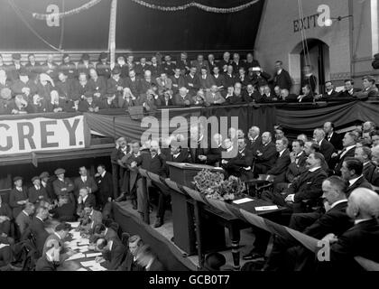 Le député libéral et ministre David Lloyd George, président de la Chambre de commerce, prononcera un célèbre discours sur la réforme agraire à Swindon. Banque D'Images