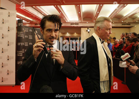 Colin Farrell (à gauche) et Jon Voight arrivent pour les Irish film and Television Awards au Burlington Hotel Dublin. Banque D'Images