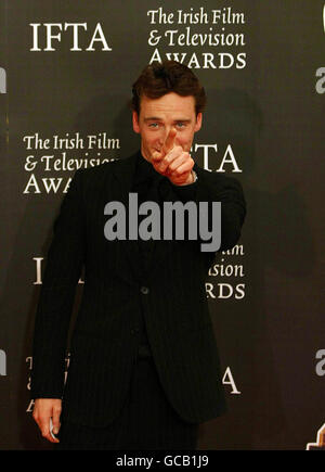 Prix irlandais du film et de la télévision.Michael Fassbender arrive pour les Irish film and Television Awards à l'hôtel Burlington de Dublin. Banque D'Images