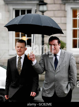 Trevor Sargent (à gauche) et Dan Boyle à Leinster House, Dublin, suite à la démission de Sargent du gouvernement. Banque D'Images