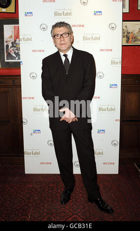 Jack Vettriano arrive avant que le gagnant du prix Johnnie Walker Blue Label Great Scot Award soit annoncé à Boisdale, à Belgravia, à Londres. Banque D'Images