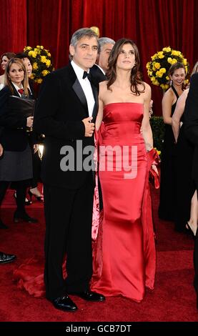 82e Academy Awards - arrivées - Los Angeles.George Clooney et Elisabetta Canalis arrivent pour les 82e Academy Awards au Kodak Theatre de Los Angeles. Banque D'Images