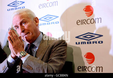 Giovanni Trapattoni, directeur d'Irleand, lors d'une conférence de presse à Abottstown, Dublin. Banque D'Images