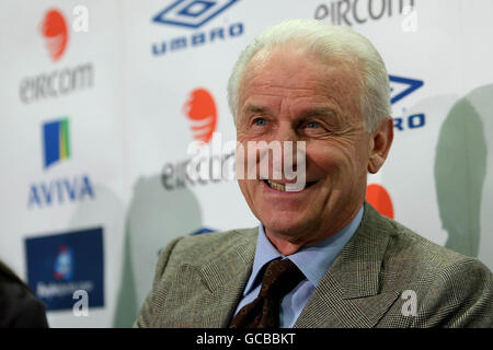 Giovanni Trapattoni, directeur d'Irleand, lors d'une conférence de presse à Abottstown, Dublin. Banque D'Images