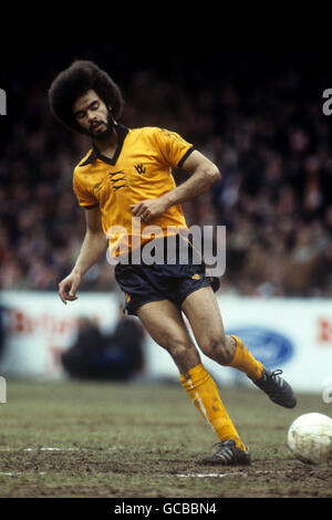 Football - League Division One - Arsenal / Wolverhampton Wanderers - Highbury Stadium. George Berry, Wolverhampton Wanderers Banque D'Images