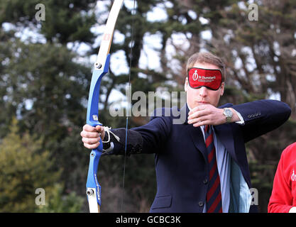 Le prince William fait escale à St Dunstan's dans le nord du Pays de Galles Banque D'Images