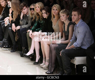 Front Row - Burberry London Fashion Week Banque D'Images