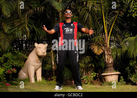 Ajmal Shahzad, en Angleterre, pose pour les photographes lors d'un photocall à l'hôtel TEAM de Dhaka, au Bangladesh. Banque D'Images