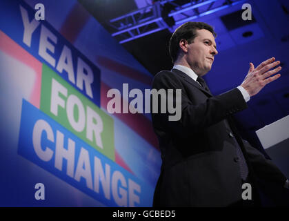 Le chancelier de l'ombre George Osborne s'exprime à la conférence du printemps du Parti conservateur à Brighton. Banque D'Images