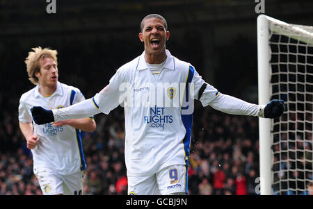 Jermaine Beckford, de Leeds United, célèbre son but lors du match de la Coca Cola League One à Elland Road, Leeds. Banque D'Images