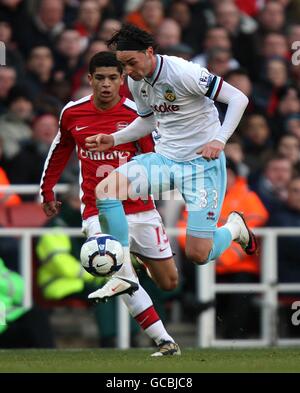 Football - Barclays Premier League - Arsenal / Burnley - Emirates Stadium.Chris Eagles de Burnley en action Banque D'Images