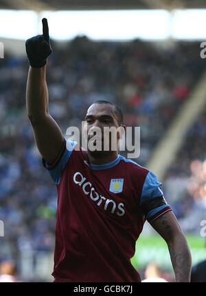 Football - FA Cup - Sixième tour - lecture v Aston Villa - Madejski Stadium.John Carew d'Aston Villa célèbre après avoir terminé son deuxième but et le troisième but de leur côté du jeu Banque D'Images