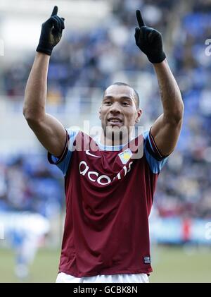 Football - FA Cup - Sixième tour - lecture v Aston Villa - Madejski Stadium.John Carew d'Aston Villa célèbre après avoir terminé son troisième et son quatrième but du match Banque D'Images