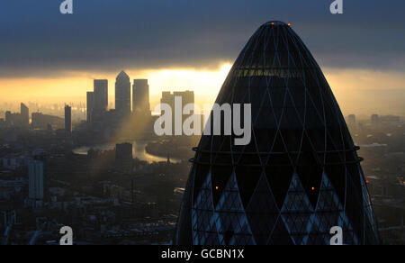 Le Gherkin au lever du soleil Banque D'Images