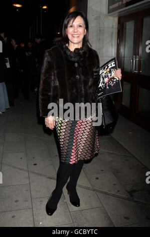 Blaze Premiere - Londres.Arlene Phillips arrive pour la première mondiale de Blaze au Peacock Theatre dans le centre de Londres. Banque D'Images