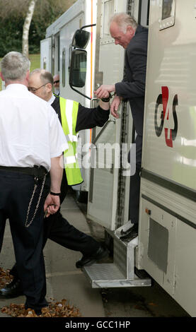 Bruce Jones, ancien acteur de la rue Coronation, arrive au tribunal de la Couronne de Mold où il a plaidé coupable à une conduite dangereuse. Banque D'Images