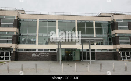 Une vue générale de Mold Crown court. L'ancien acteur de la rue Coronation, Bruce Jones, a plaidé coupable ce matin à une conduite dangereuse. Banque D'Images