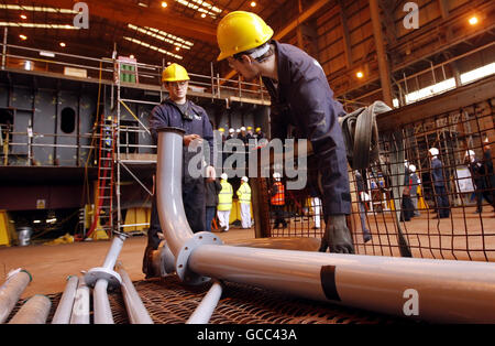 Jim Murphy visite le chantier naval Govan Banque D'Images