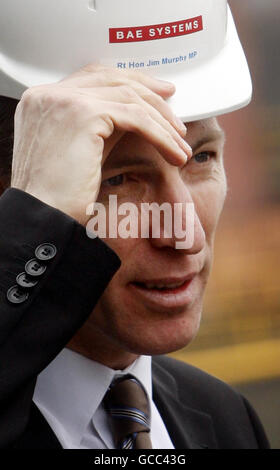 Jim Murphy visite le chantier naval Govan Banque D'Images