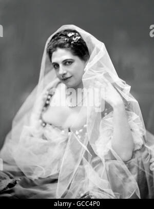 Mata Hari, nom de scène de Margaretha Geertruida 'Margreet' MacLeod (1876-1917), la danseuse exotique et courtisane qui a été reconnu coupable d'espionnage au cours de la Première Guerre mondiale. Photo par Jacob Merkelbach, 1915 Banque D'Images