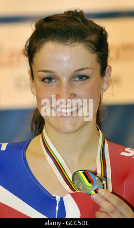 Lizzie Armitstead, en Grande-Bretagne, a remporté sa médaille d'argent après avoir terminé deuxième à l'Omnium lors des championnats du monde de cyclisme sur piste à la Ballerup Super Arena, Copenhague, Danemark. Banque D'Images