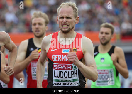 Amsterdam, Pays-Bas. 08 juillet, 2016. L'Allemagne Soeren Ludolph participe à la chauffe du 800 m Hommes aux Championnats d'Europe d'athlétisme au Stade olympique à Amsterdam, Pays-Bas, 08 juillet 2016. Photo : Michael Kappeler/dpa/Alamy Live News Banque D'Images