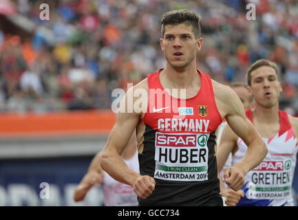 Amsterdam, Pays-Bas. 08 juillet, 2016. L'Allemagne Benedikt Huber participe à la chauffe du 800 m Hommes aux Championnats d'Europe d'athlétisme au Stade olympique à Amsterdam, Pays-Bas, 08 juillet 2016. Photo : Michael Kappeler/dpa/Alamy Live News Banque D'Images