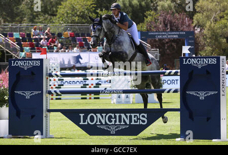 Lisbonne, Portugal. 08 juillet, 2016. Le coureur belge, Nicola Philippaerts, montant le cheval, H&M Harley vd Bisschop Crédit : Alexandre Sousa/Alamy Live News Banque D'Images