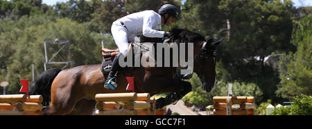 Lisbonne, Portugal. 08 juillet, 2016. Coureur espagnol, Gonzalo Anon Suarez, montant le cheval, AD Amigo B Crédit : Alexandre Sousa/Alamy Live News Banque D'Images