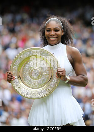 Wimbledon, Londres, Royaume-Uni. 09 juillet 2016. Tennis profils têtes de Wimbledon, Londres, Royaume-Uni. 09 juillet, 2016. Finale dames Serena Williams USA Vs Angelique Kerber GER Serena avec les dames plaque comme 2016 Crédit : Champion Leo Mason/Alamy Live News Banque D'Images