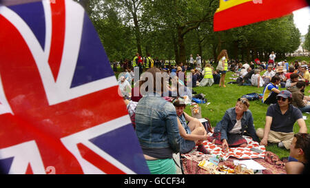 11 septembre 2015 - Les familles de tout le Royaume-Uni jouit d'un Brexit pique-nique organisé par oreInCommon «» dans Green Park London pour échanger des idées dans des groupes à propos de quoi faire en ce qui concerne le vote du 23 juin pour la Grande-Bretagne à quitter l'UE. Les organisateurs ont décidé d'échanger des idées dans un environnement détendu avec les familles, au lieu d'une manifestation. © Gail Orenstein/ZUMA/Alamy Fil Live News Banque D'Images