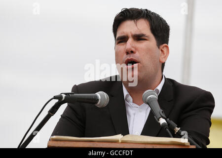 Durham, Royaume-Uni. 09 juillet 2016. Richard Burgon, est membre du Parlement du travail de Leeds, parlant au Gala des mineurs de Durham de Durham, Angleterre. L'événement 2016 était le 132e 'Grande réunion'. Crédit : Stuart Forster/Alamy Live News Banque D'Images