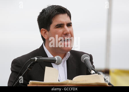 Durham, Royaume-Uni. 09 juillet 2016. Richard Burgon, est membre du Parlement du travail de Leeds, parlant au Gala des mineurs de Durham de Durham, Angleterre. L'événement 2016 était le 132e 'Grande réunion'. Crédit : Stuart Forster/Alamy Live News Banque D'Images