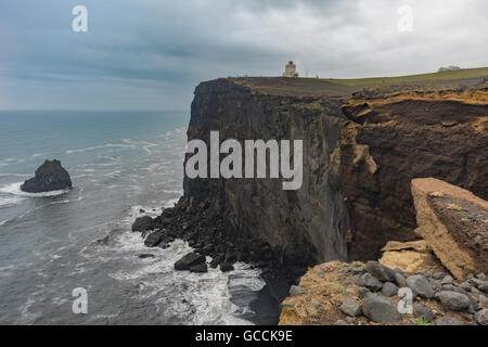 Falaises de dyrhólaey promontoire, l'Islande Banque D'Images