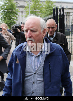 Ivor Bell, 79, à l'extérieur de Belfast Magistrates' Court après qu'un juge a statué qu'il passe en procès pour implication dans le meurtre de 1972 Mère de 10 Jean McConville. Banque D'Images