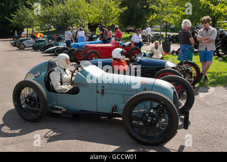 Stephanie Wilton dans une Austin 1935 et Hannah Enticknap dans un 1927 Morgan Aero Super Sport, événement CSECC,Prescott Hill Climb,UK Banque D'Images