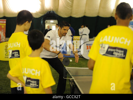 Football - Fulham Community Day - Motspur Park. Le jeu de tennis de table Pascal Zuberbuhler de Fulham Banque D'Images