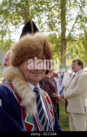 Les Russes célèbrent Sabantuy Bashkir et le tartre en portant des vêtements traditionnels et costumes ethniques Banque D'Images