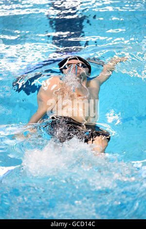 L'université de Loughborough et le Liam Tancock de Grande-Bretagne en action lors de l'événement de course de fond de 100 m de Mens Open le quatrième jour des championnats britanniques de natation de gaz 2010 à Ponds Forge, Sheffield Banque D'Images